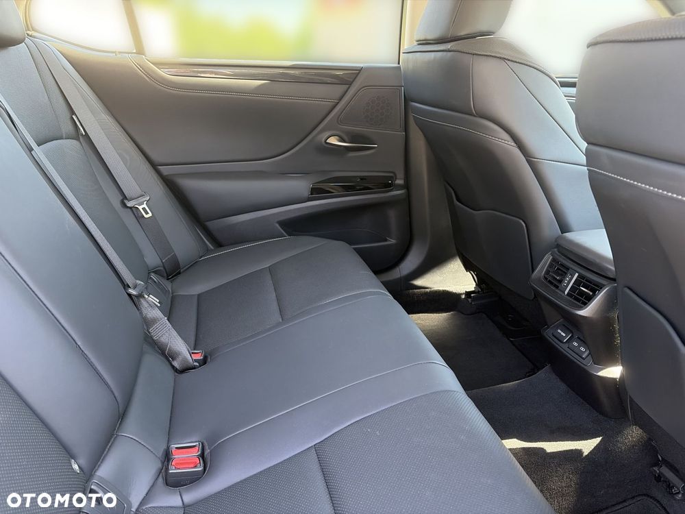 Lexus ES 300h Business Edition - 13