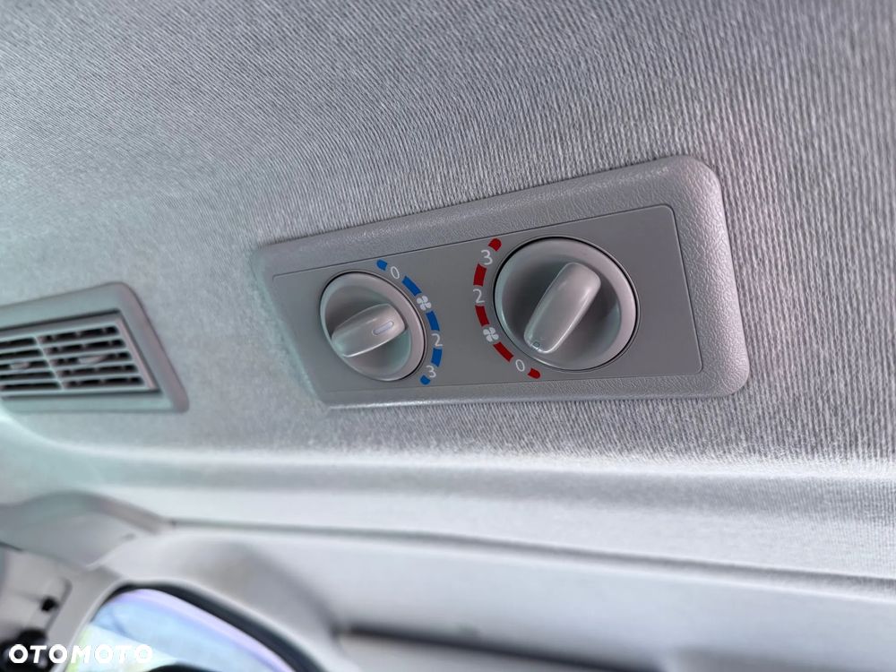 Renault Trafic Grand 2.0 dCi - 22