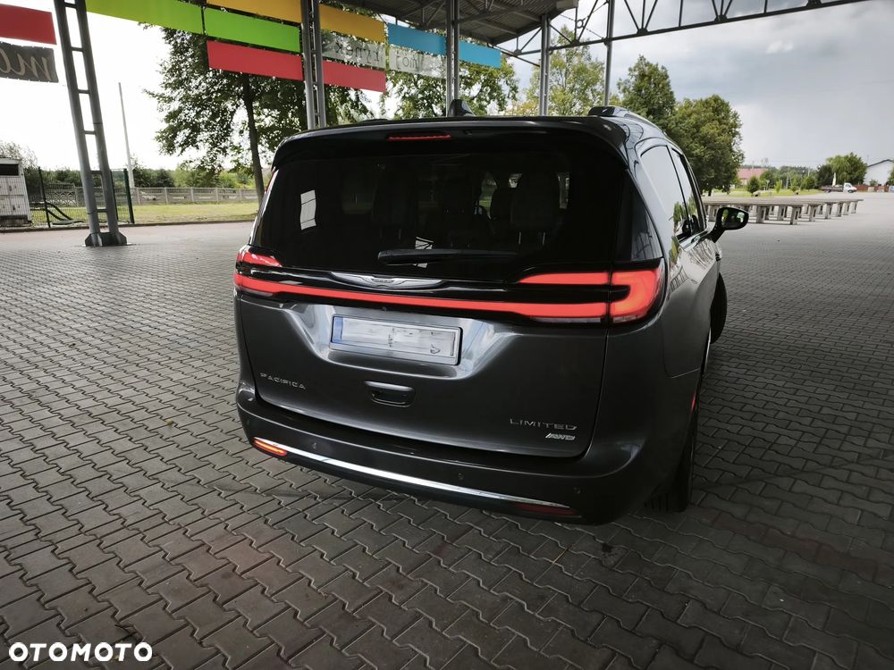 Chrysler Pacifica - 8