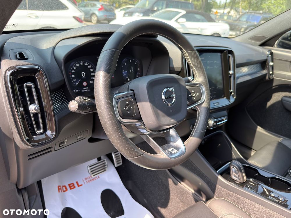 Volvo XC 40 D4 AWD Geartronic R-Design - 25