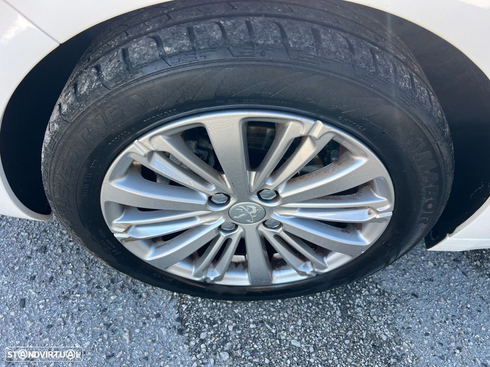 Peugeot 208 1.2 PureTech Style - 29