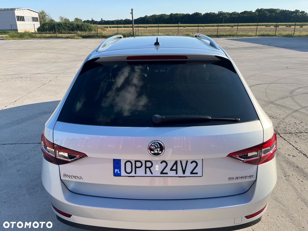 Skoda Superb 2.0 TDI L&K DSG - 23