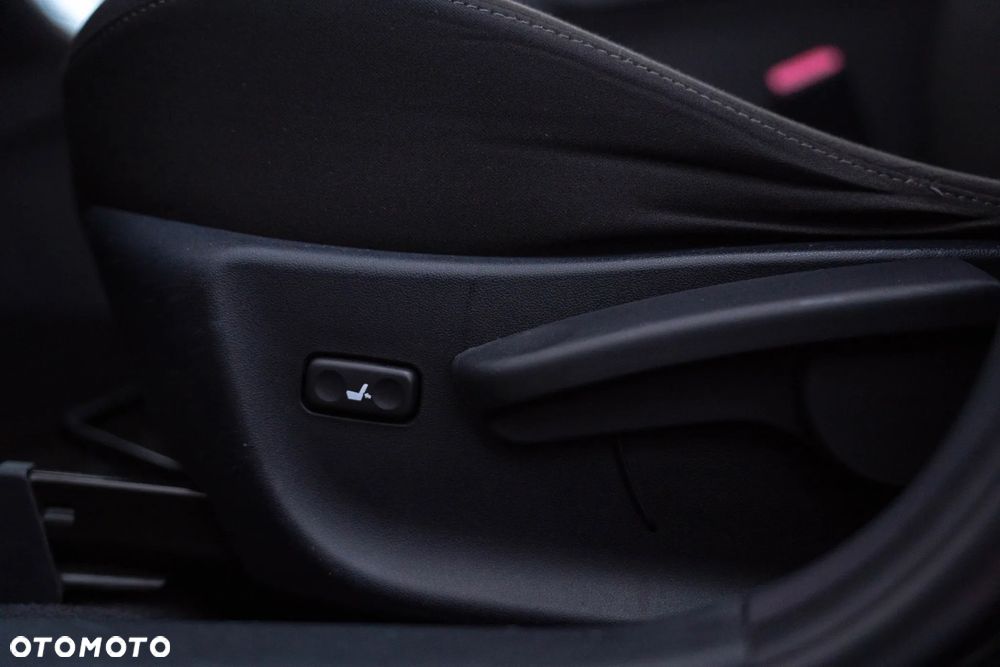 Toyota Avensis 1.8 Multidrive Business Edition - 30