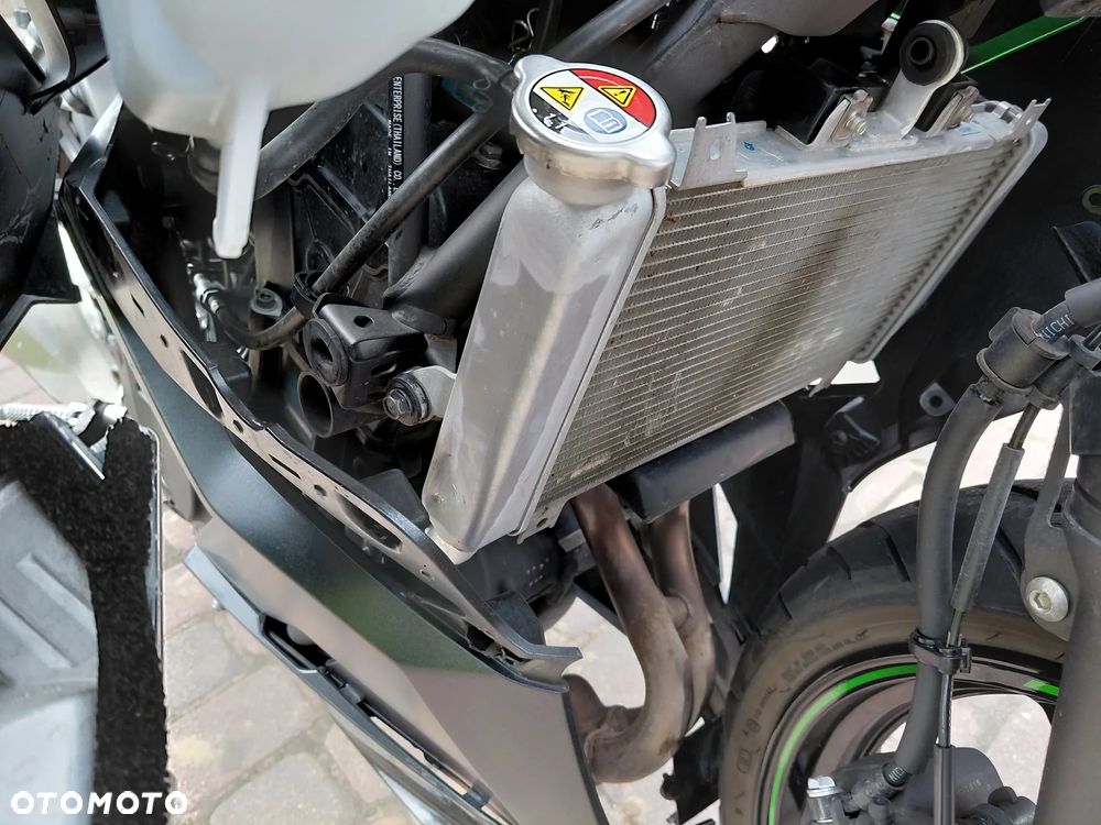 Kawasaki Ninja 400 - 11