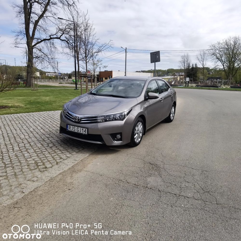 Toyota Corolla 1.6 Premium + - 1