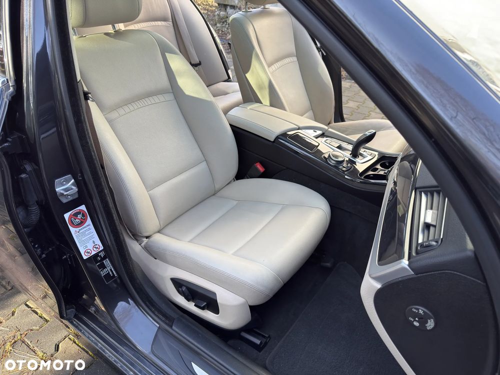 BMW Seria 5 520d xDrive - 18