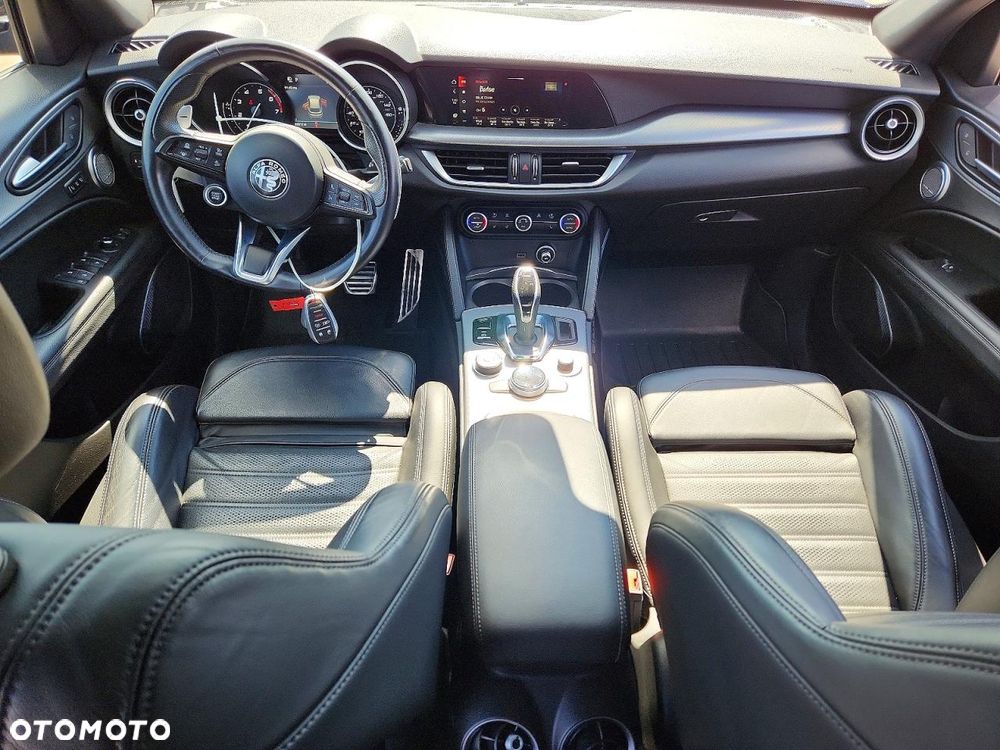 Alfa Romeo Stelvio 2.0 Turbo 16V AT8-Q4 Ti - 7