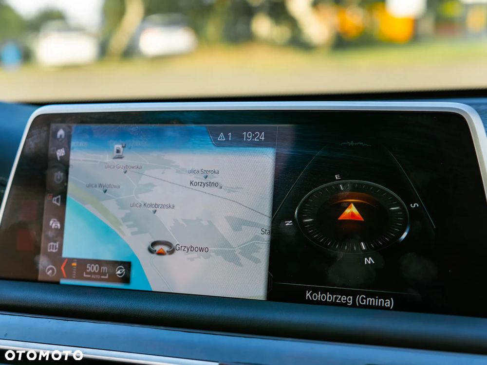 BMW Seria 7 740Li - 22