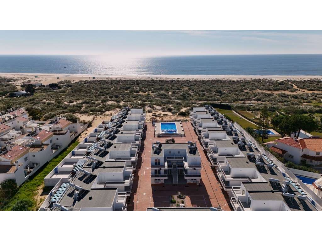 Apartamentos T2 e T4 em condomínio privado com piscina junto à Prai... - Grande imagem: 3/19