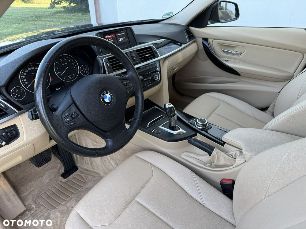 BMW Seria 3 320i Luxury Line - 29