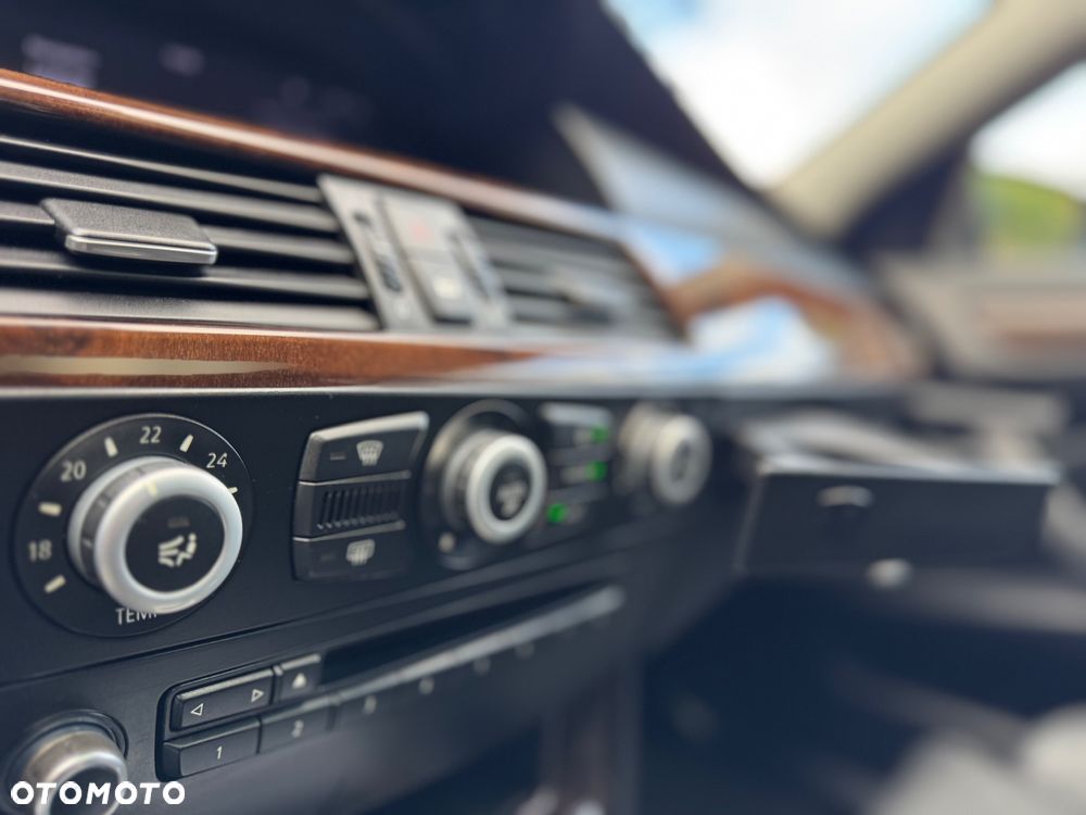 BMW Seria 5 525d - 15