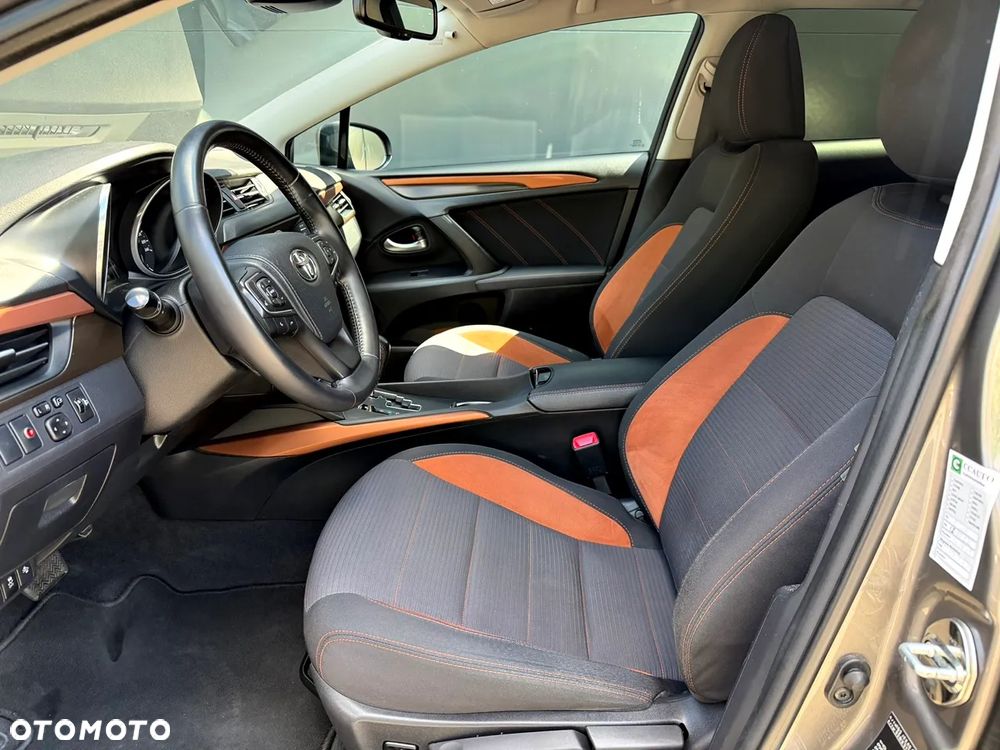 Toyota Avensis - 11