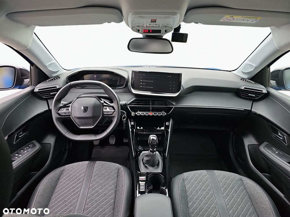 Peugeot 208 - 32