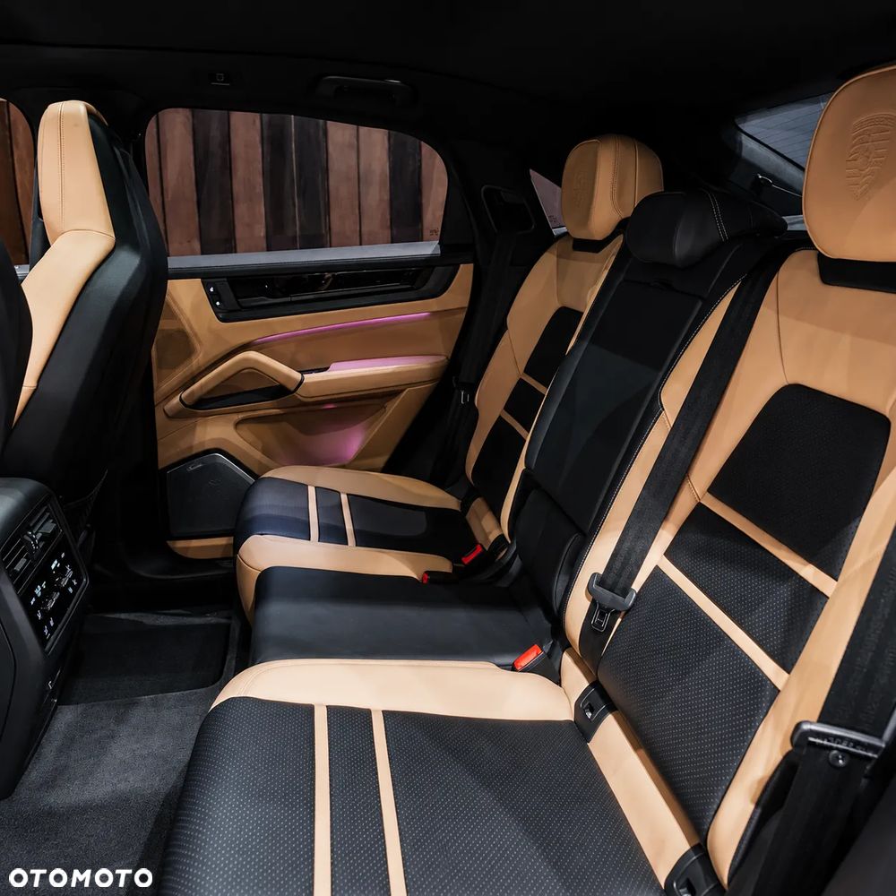 Porsche Cayenne GTS - 6