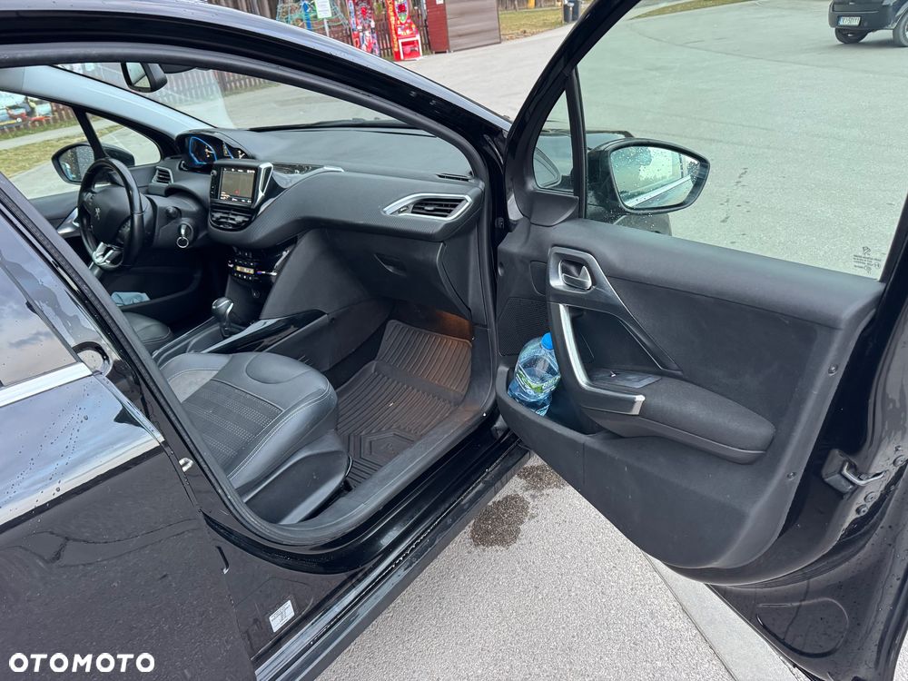 Peugeot 2008 1.2 Pure Tech Allure S&S EAT6 - 11