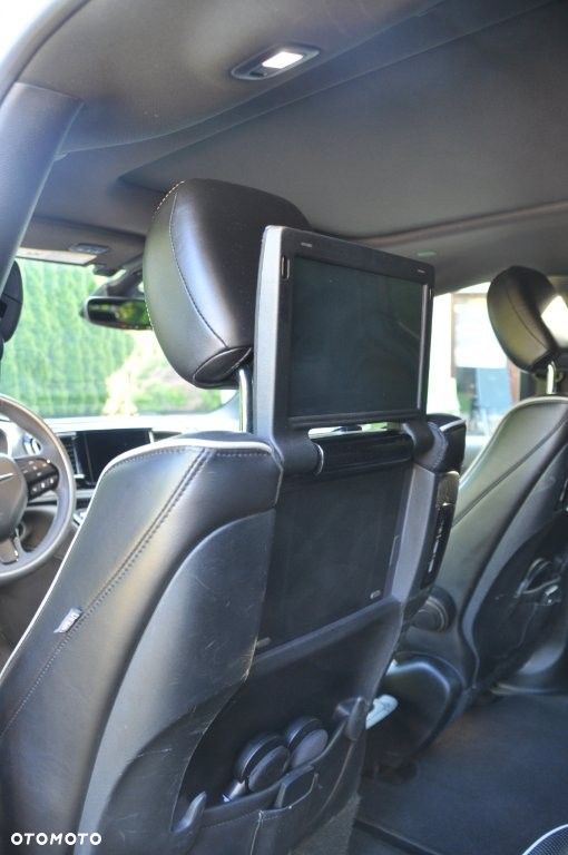 Chrysler Pacifica - 11