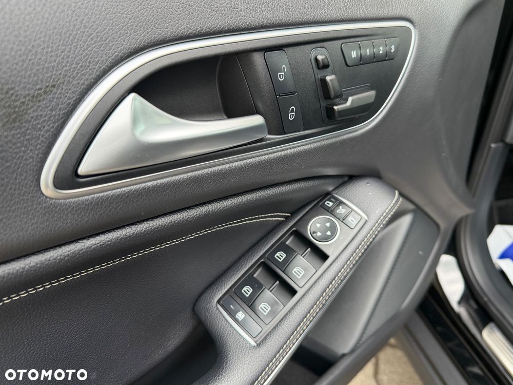 Mercedes-Benz GLA 250 7G-DCT SCORE - 12