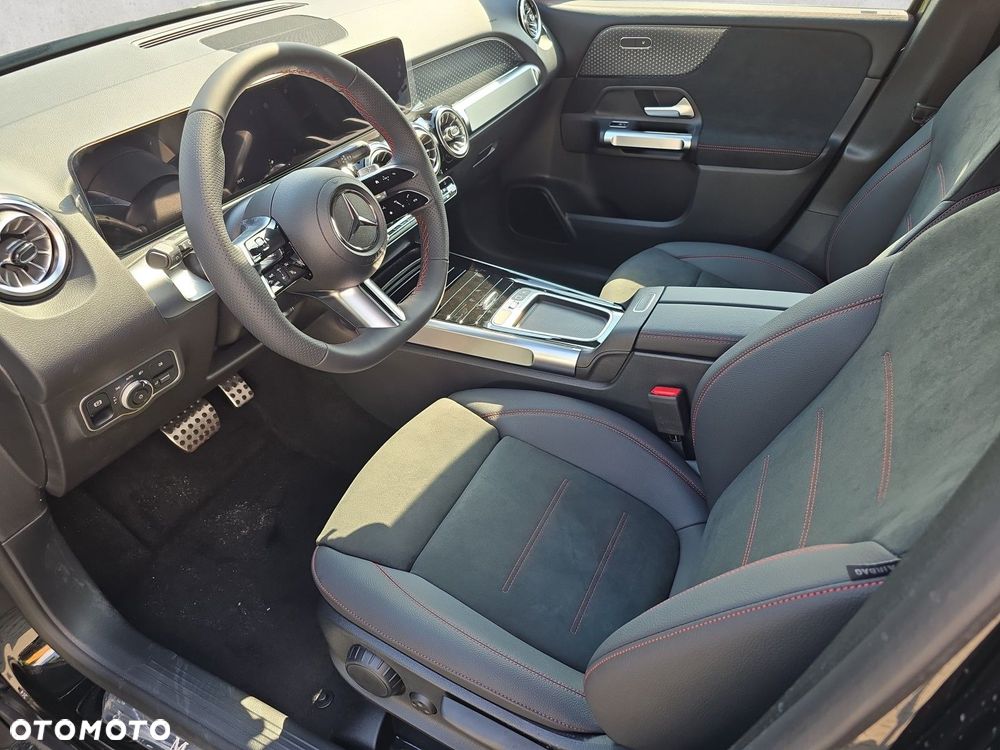 Mercedes-Benz GLB - 11