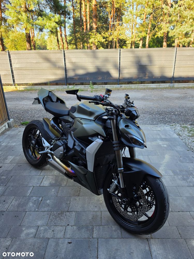 Ducati Streetfighter V2 - 3