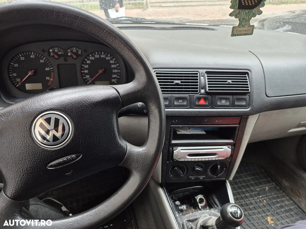 Volkswagen Golf - 8