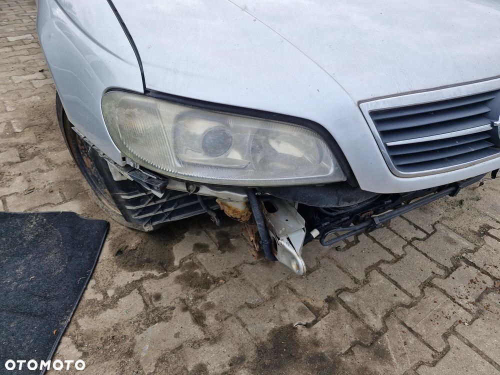 lampa przednia / lampy przednie / przód prawa lewa / Opel  Omega B XENON - 2