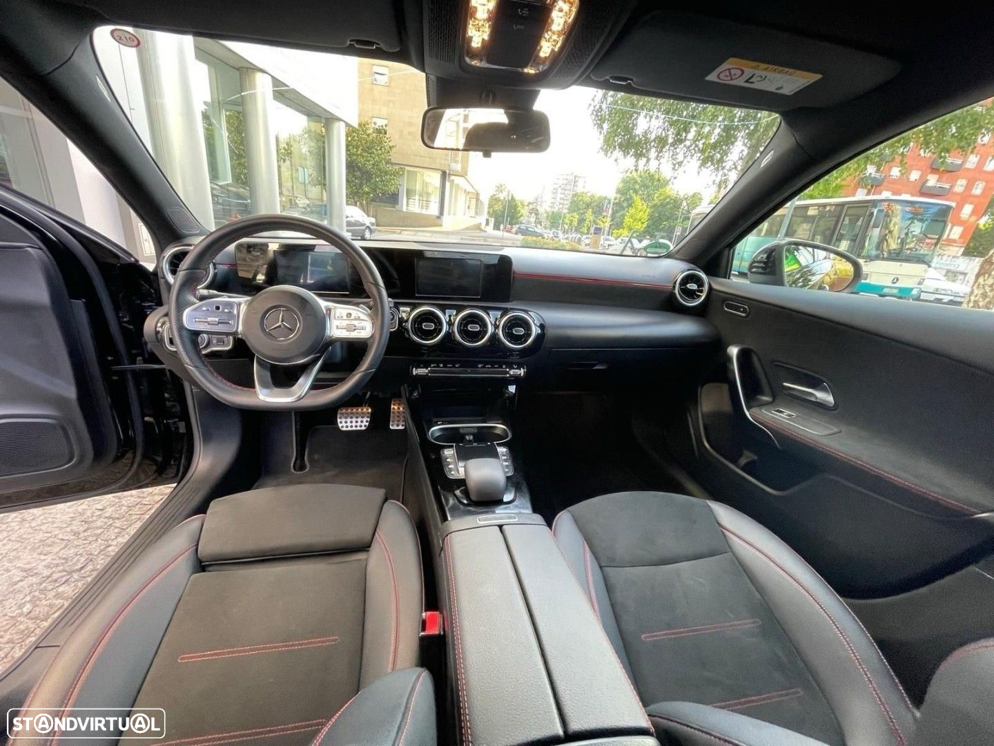 Mercedes-Benz A 250 Limousine e AMG Line - 16