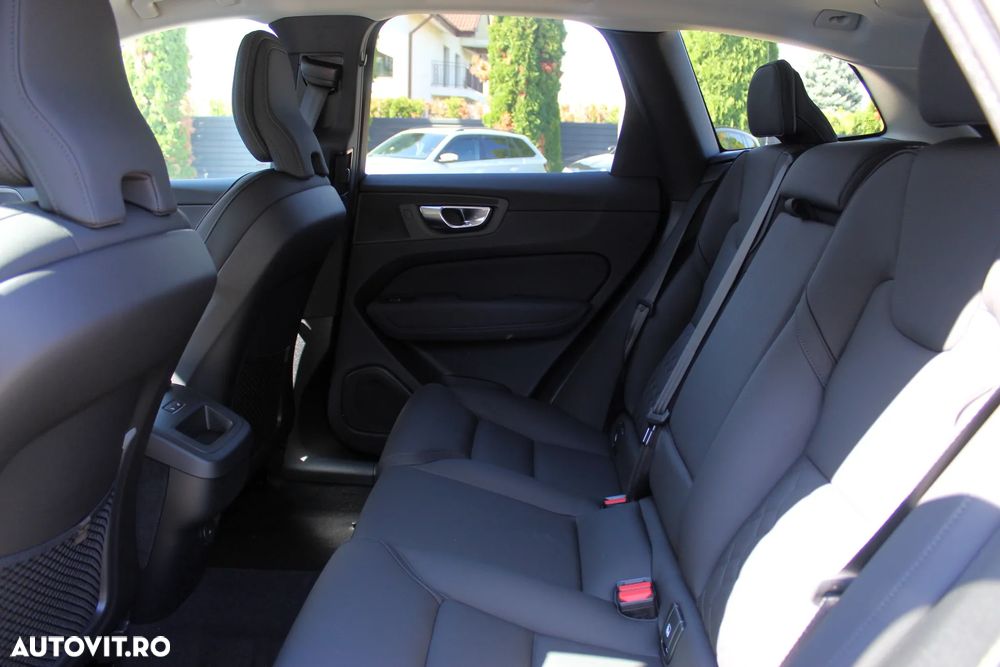 Volvo XC 60 B5 AT AWD MHEV Plus Dark - 14