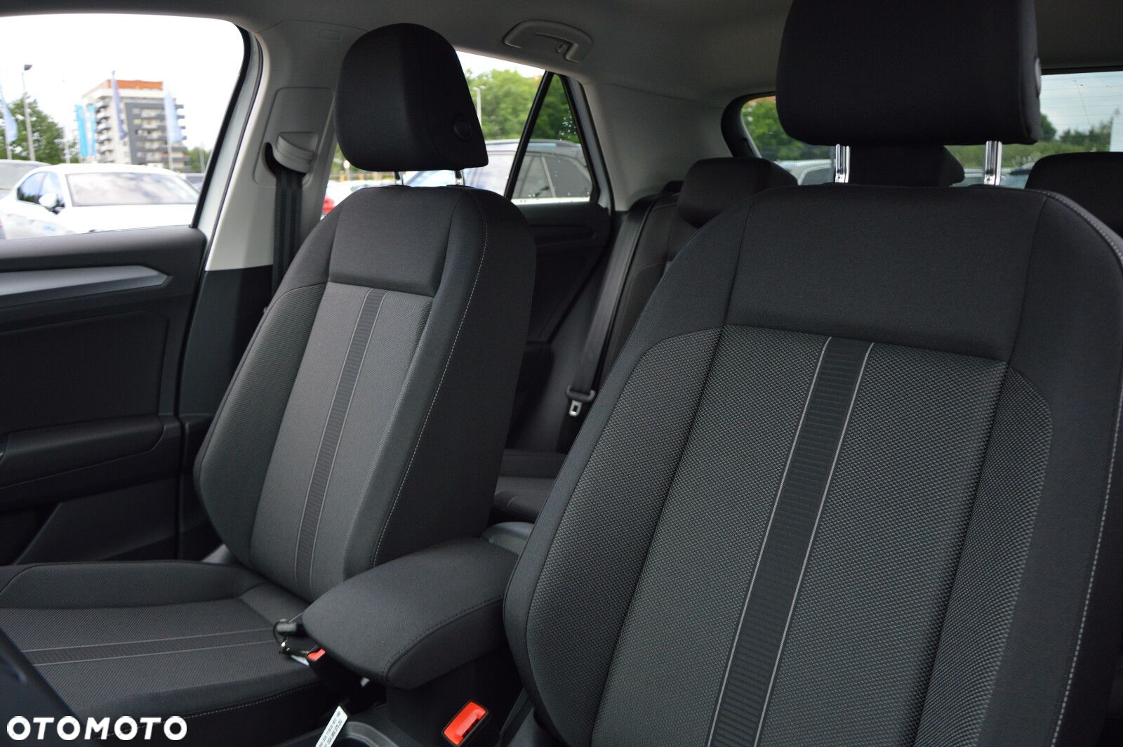 Volkswagen T-Roc - 8
