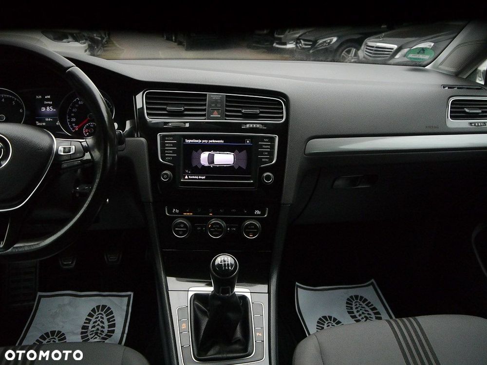 Volkswagen Golf - 27