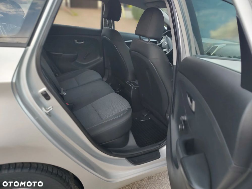 Hyundai i30 1.6 Classic + - 12