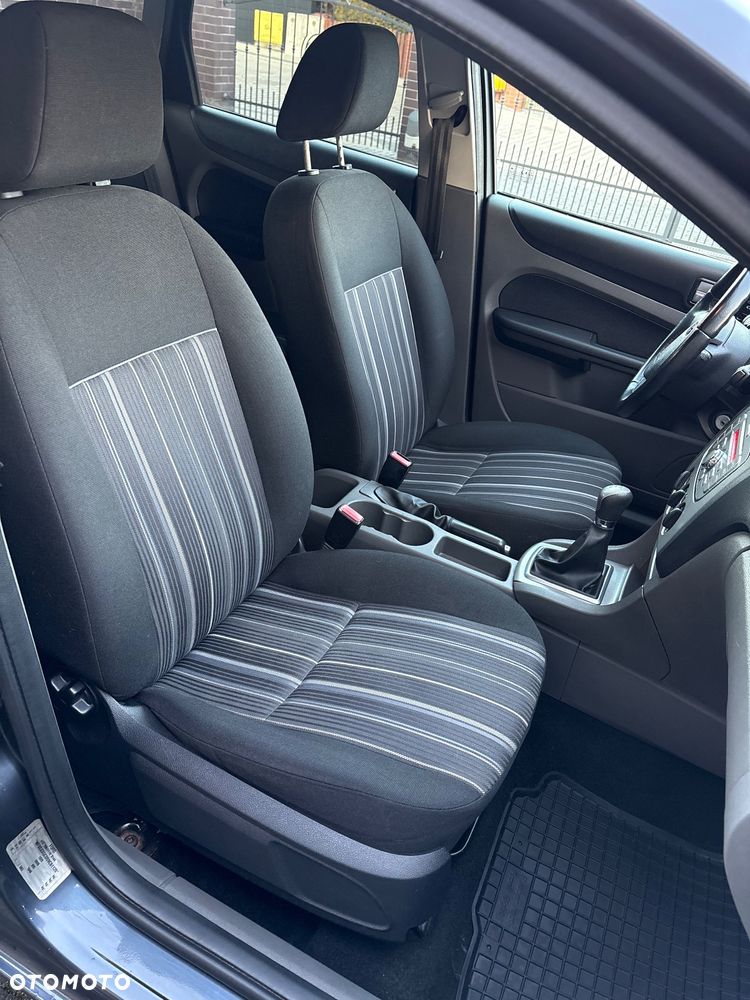 Ford Focus 1.6 Comfort - 23