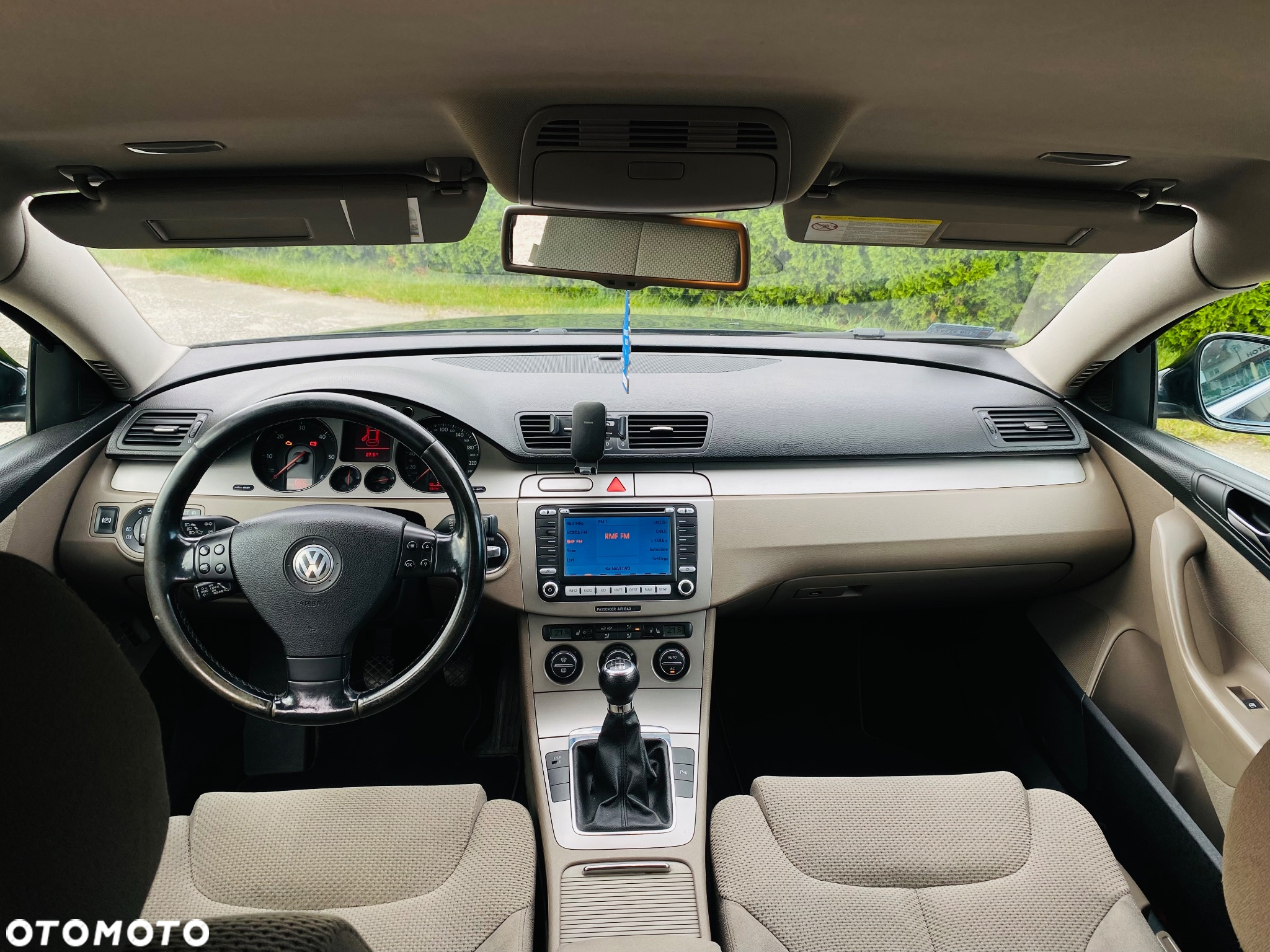 Volkswagen Passat - 24
