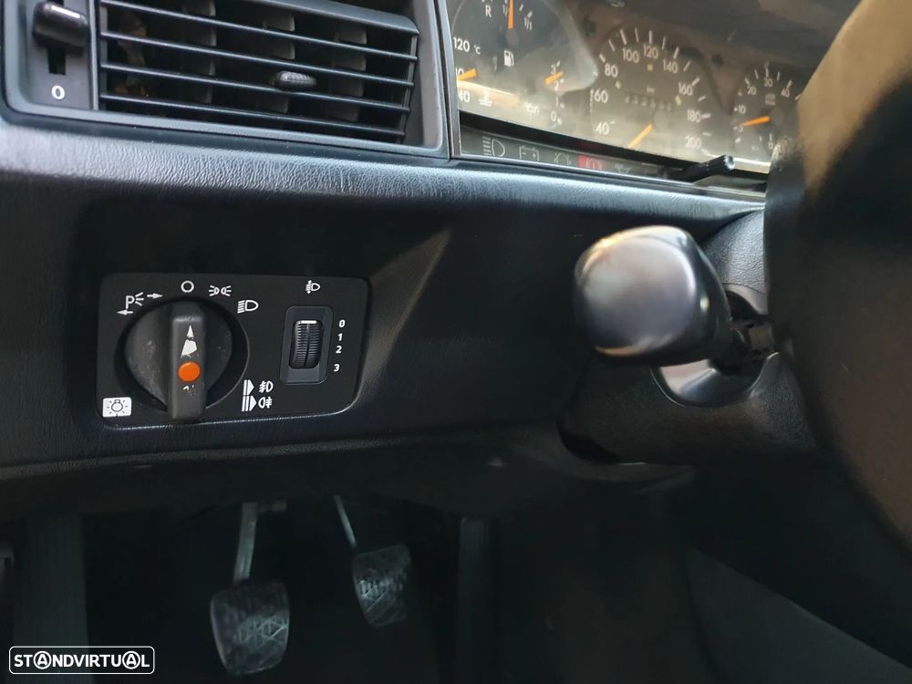 Mercedes-Benz W201 (1982-1993) 190 D 2.5 Turbo - 11