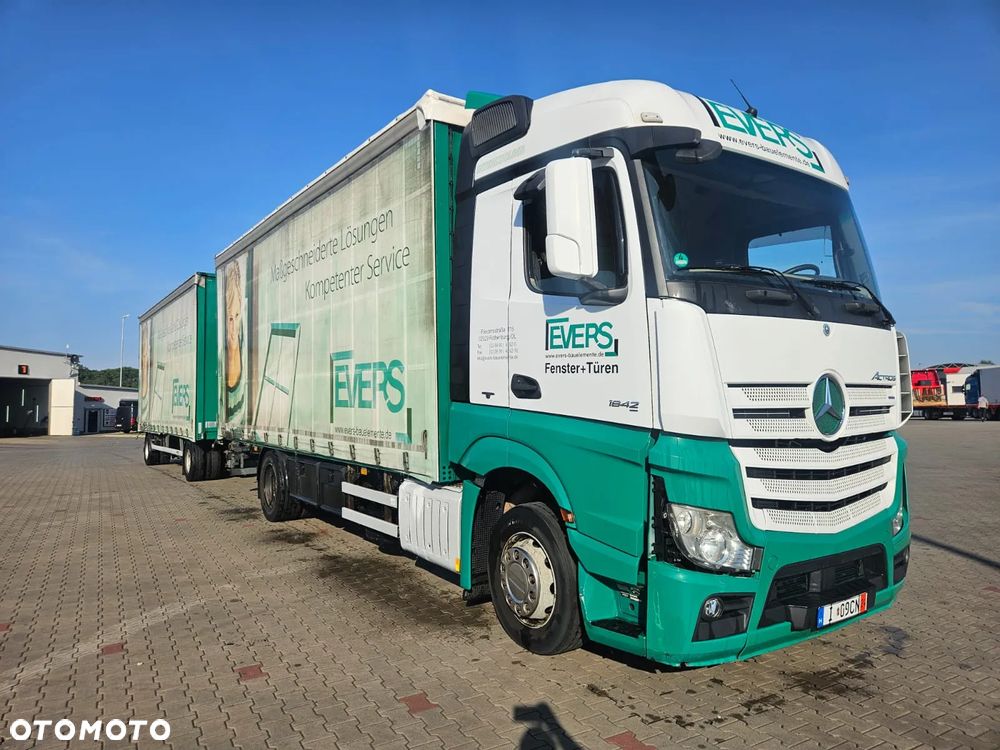 Mercedes-Benz 1842 - 1