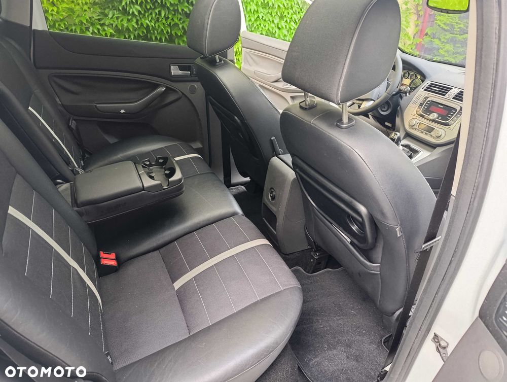 Ford Kuga - 8