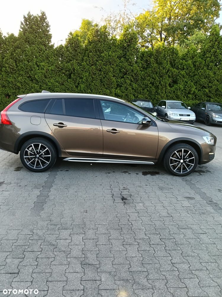 Volvo V60 Cross Country D3 Drive-E Momentum - 2