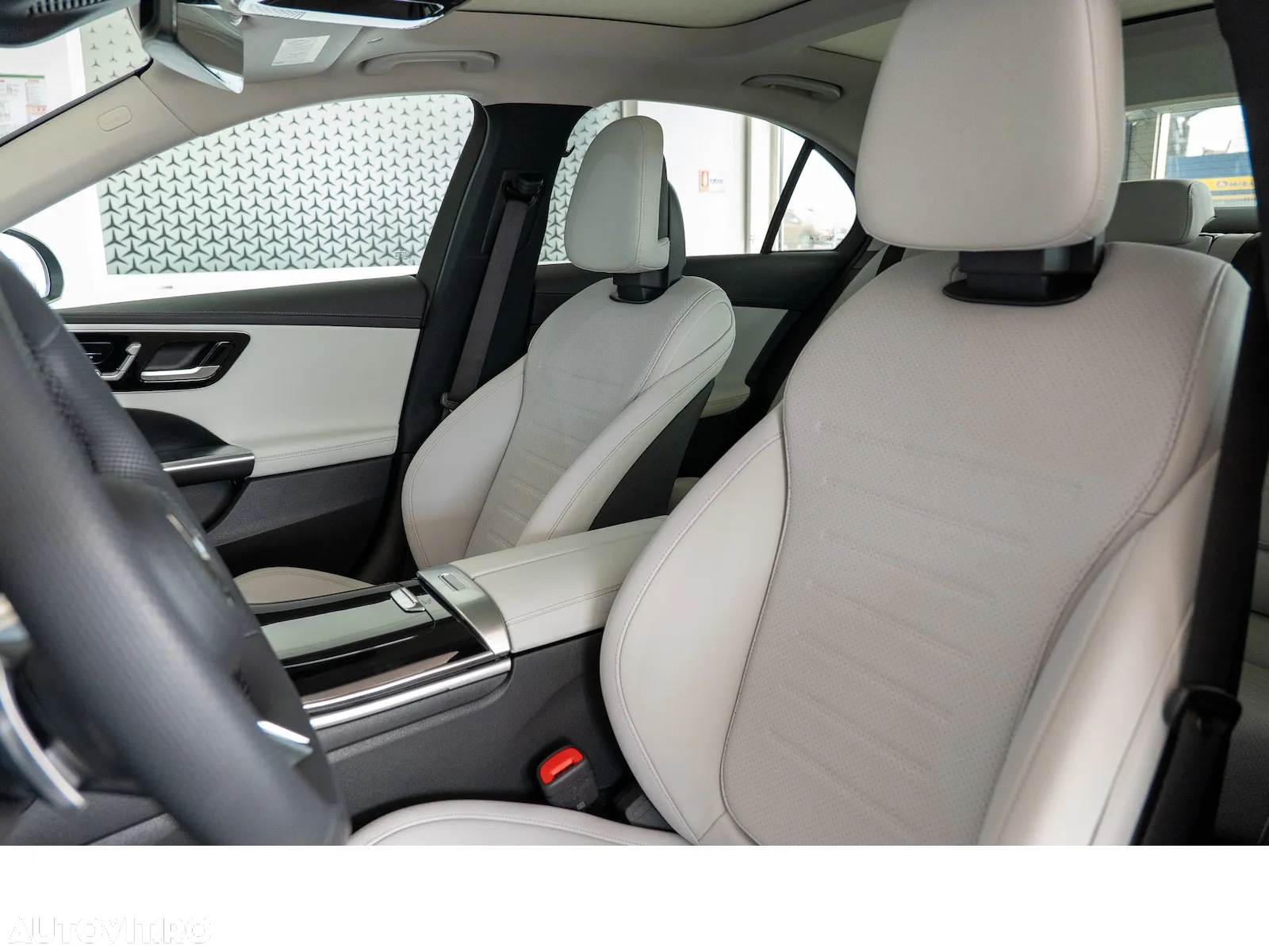 Mercedes-Benz C 300 e 4Matic 9G-TRONIC AMG Line - 18