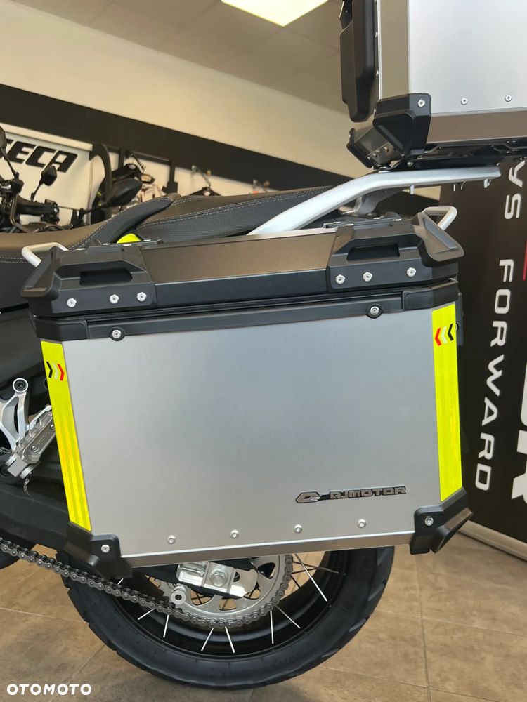 QJMOTOR SVT 650X - 9