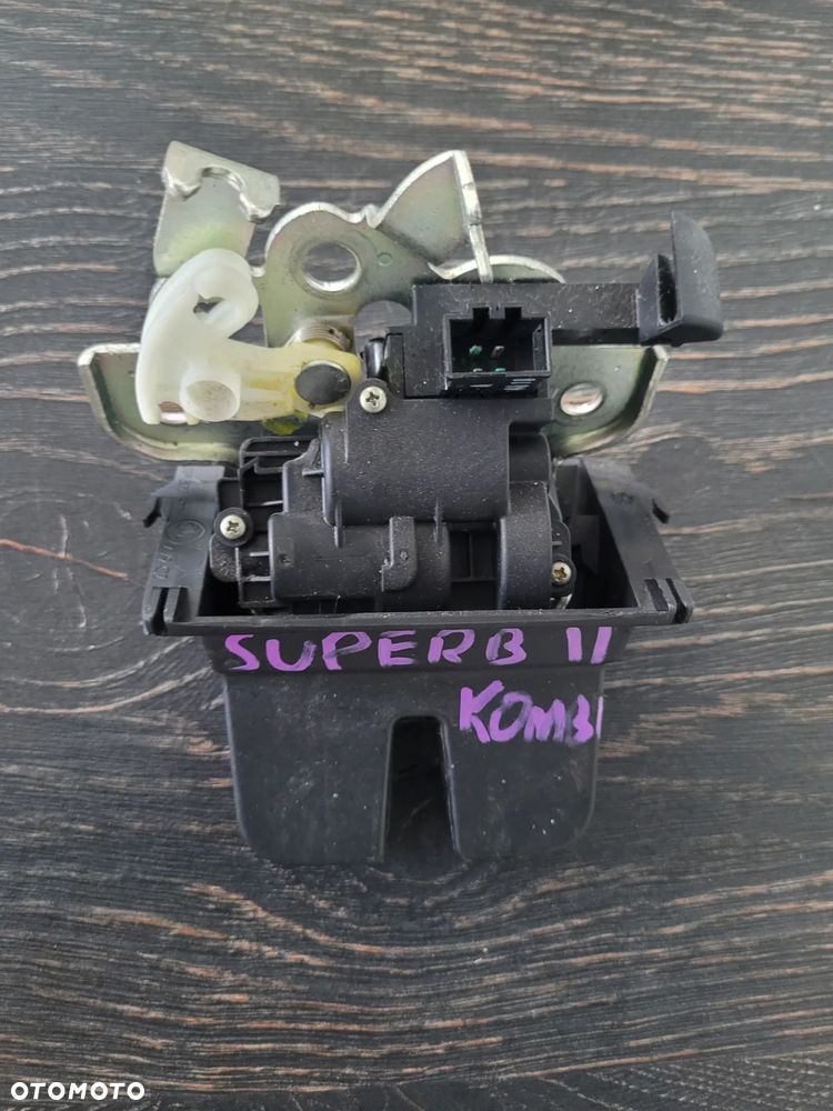 Skoda Superb II Kombi Zamek Klapy Bagażnika 3T9827520 - 1