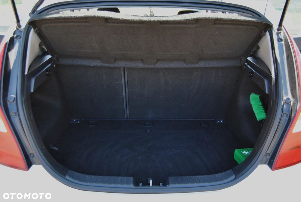 Hyundai i30 1.6 Comfort - 12