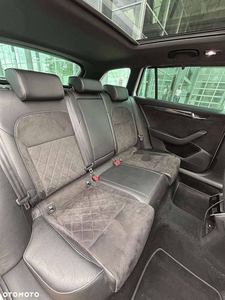 Skoda Superb 2.0 TDI Sportline DSG - 23
