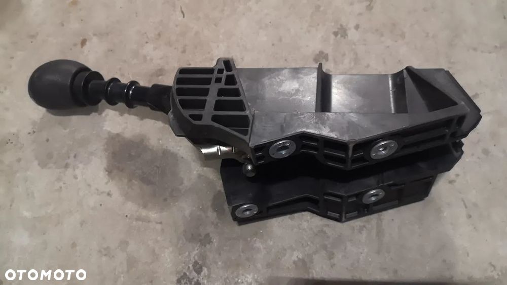 LEWAREK DŹWIGNIA ZMIANY BIEGÓW IVECO DAILY V 3.0HPI 14- - 4