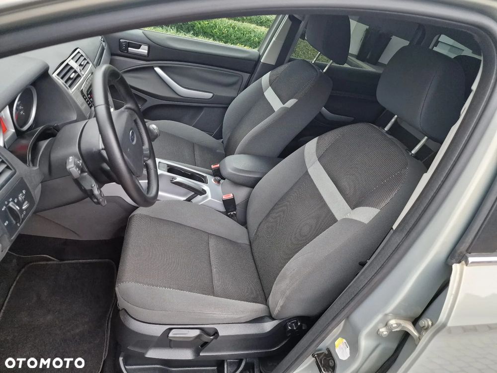 Ford Kuga 2.0 TDCi 2x4 Titanium - 17