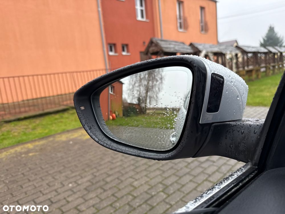 Volkswagen Passat 2.0 TDI DSG BlueMotion Technology Comfortline - 18