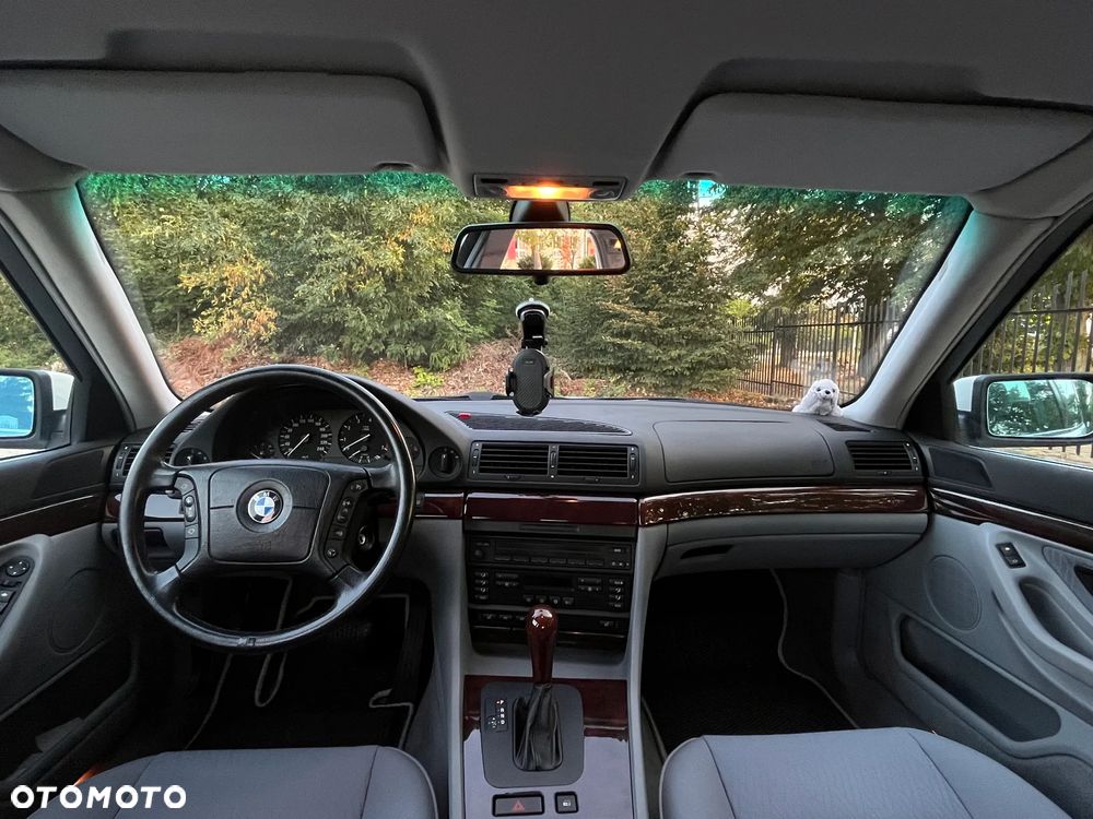 BMW Seria 7 735i L - 15