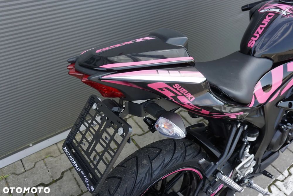 Suzuki GSX - 12