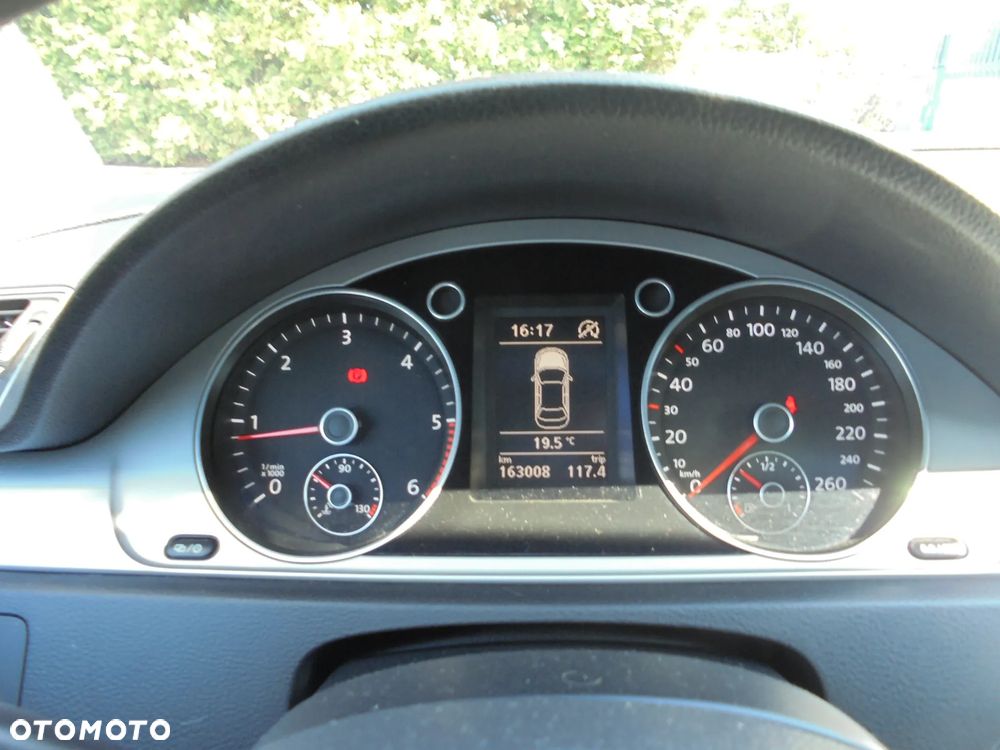 Volkswagen Passat 2.0 TDI Comfortline - 24