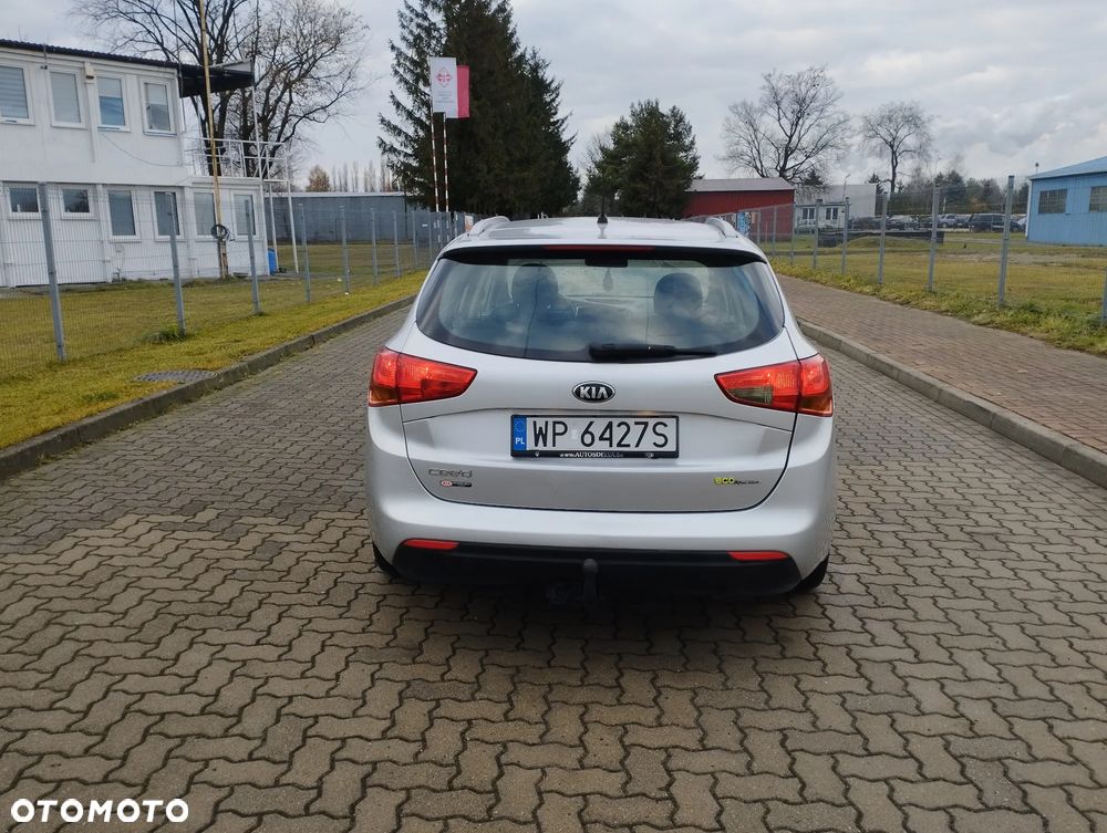 Kia Ceed - 8