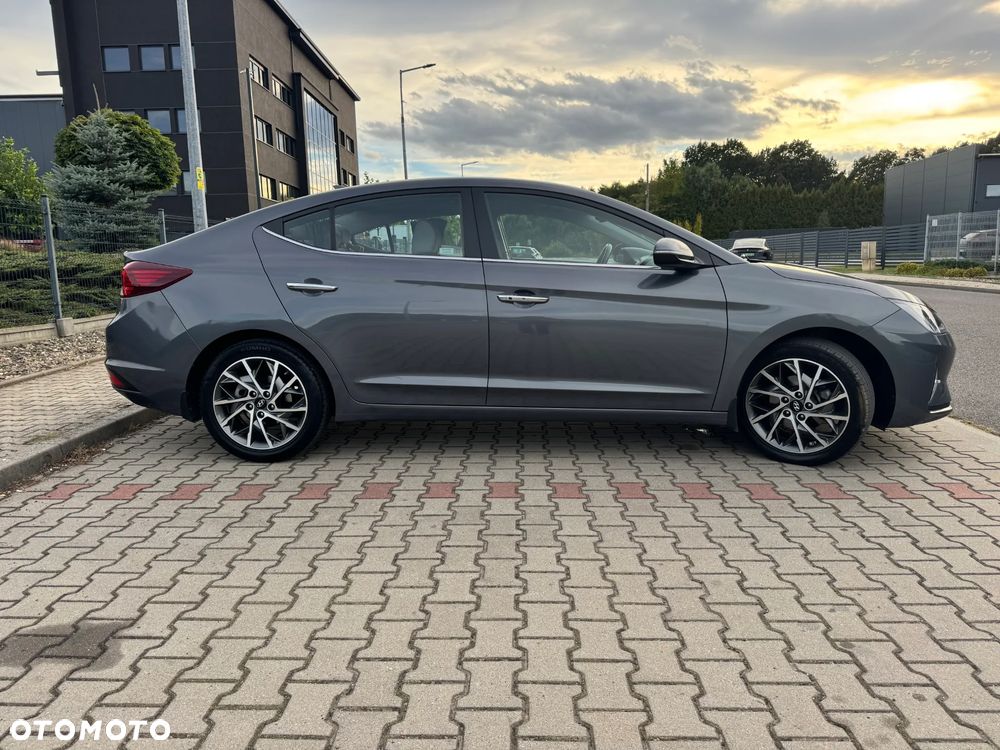 Hyundai Elantra - 4
