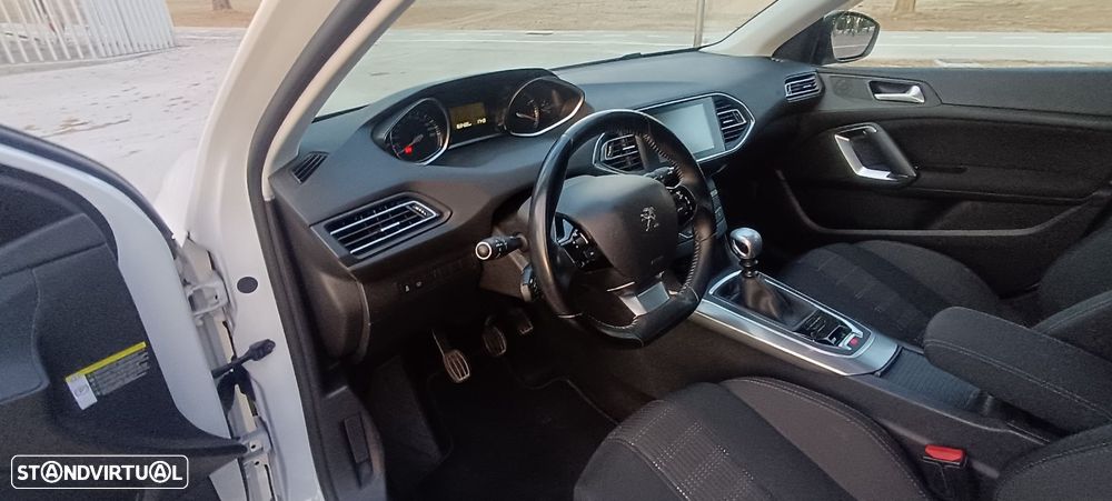 Peugeot 308 1.2 PureTech Allure J18 - 12